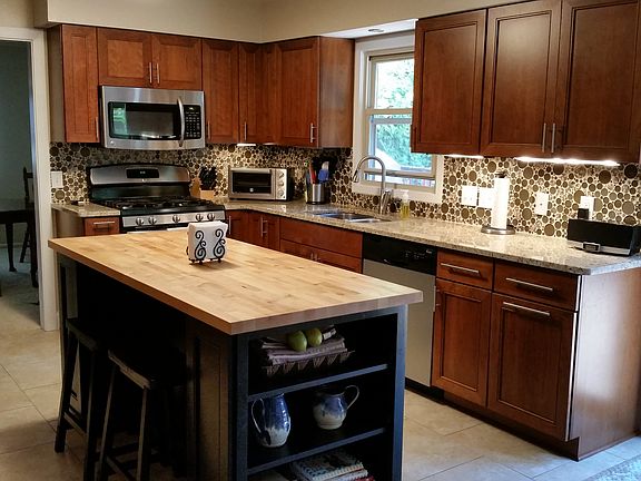 2nd image of 2715 Berwyck Rd SE