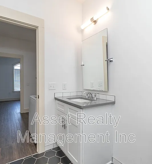 1120 Franck St #206 — Photo 18