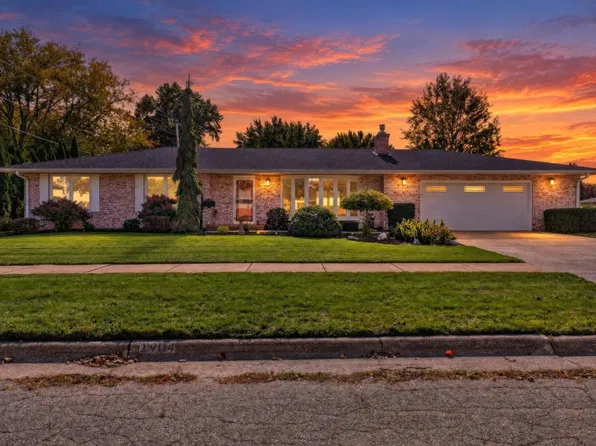 1904 Roxbury Rd, Janesville, WI 53545