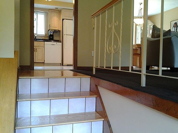 5th image of 138 Chestnut St