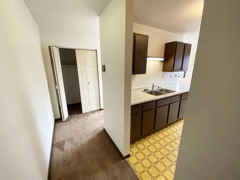 Applecrest Apartments — Photo 8