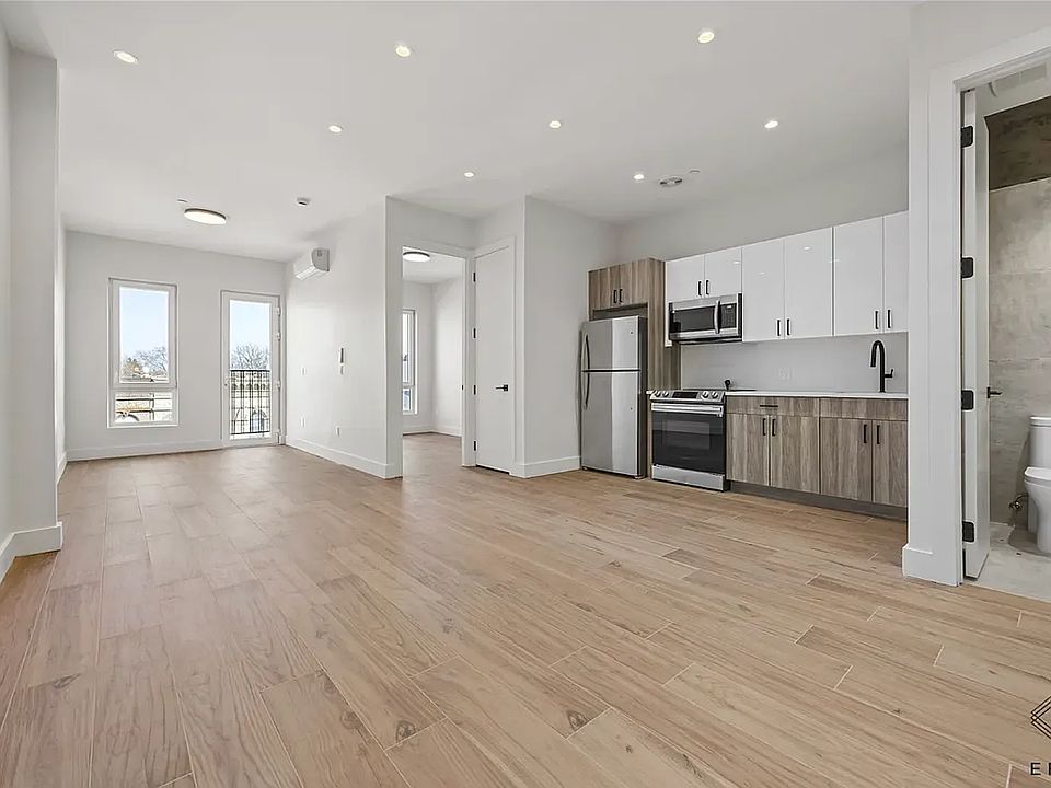 2nd image of 840 New York Ave #1B