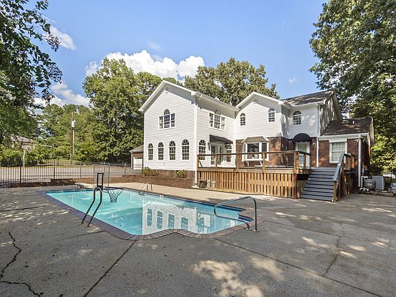 3rd image of 103 Forrest Hills Cir