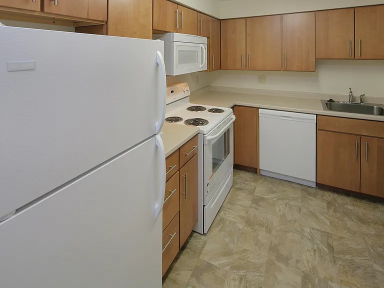 Oxford Apartments — Photo 7