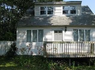 233 N Evergreen Dr, Selden, NY 11784