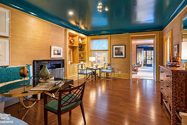 Living room, photo 5