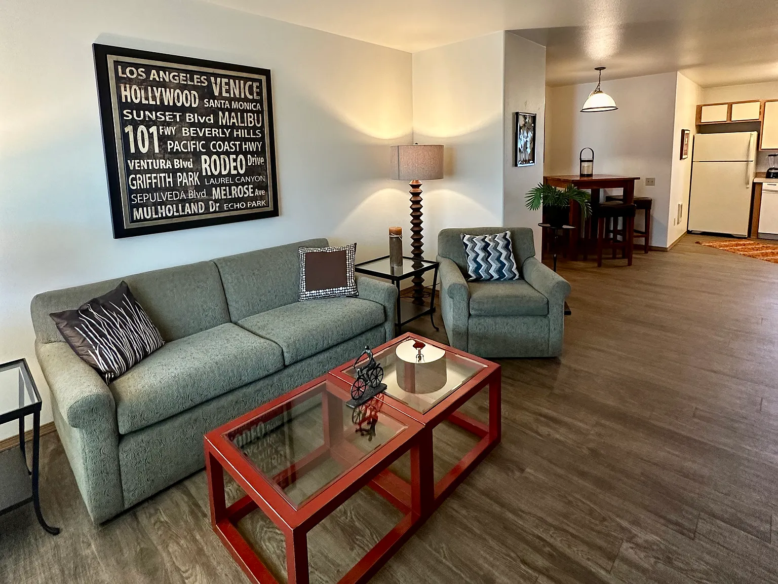 University Court Apartments — Photo 2