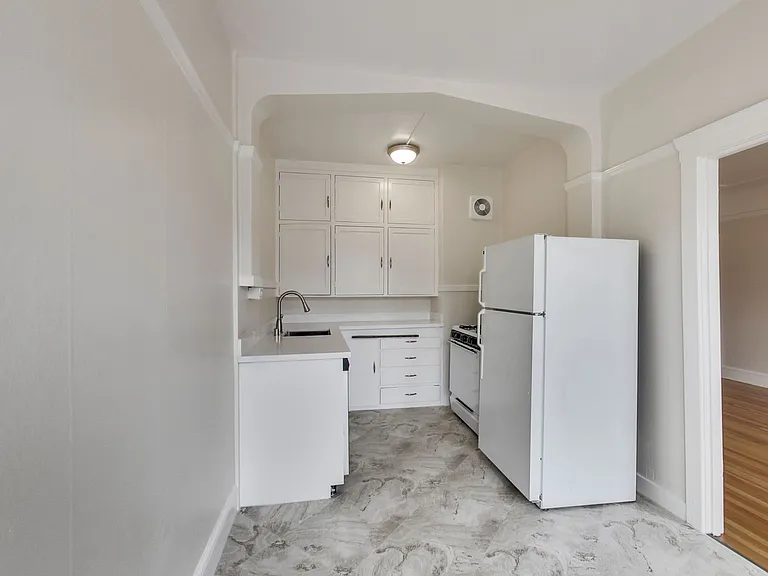 Gough Street 3055 — Photo 13
