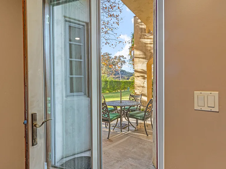 10464 Russell Rd — Photo 15