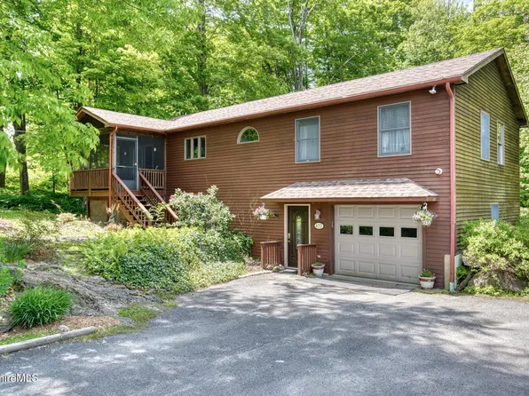 477 Greylock St, Lee, MA 01238