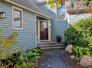 100 Pond St APT 10, Cohasset, MA 02025