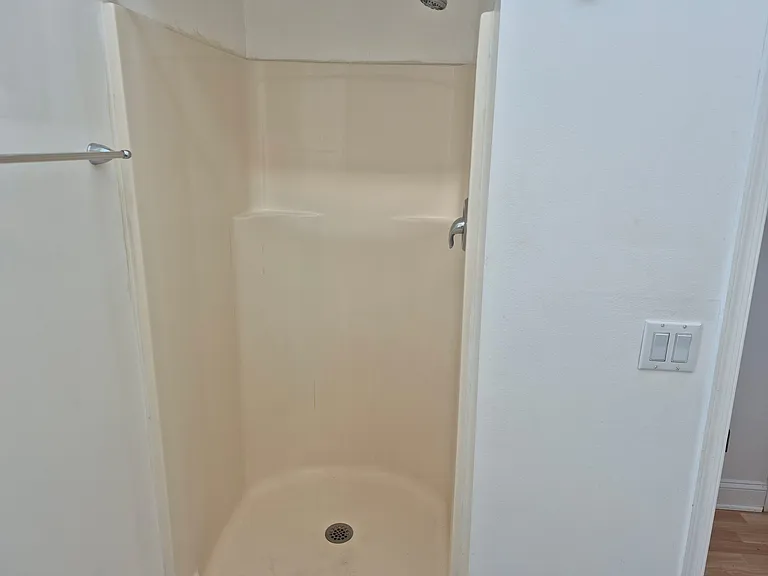 807 Sarah St #E — Photo 14