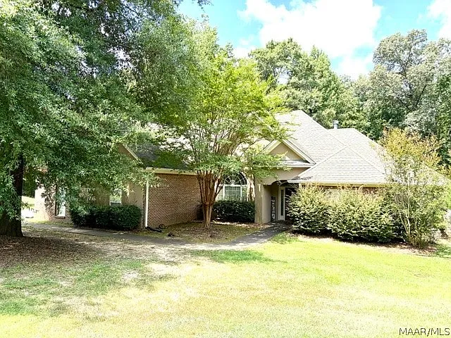 3 bed, 2.5 bath, 2731 sqft, $2,100 — Photo 2