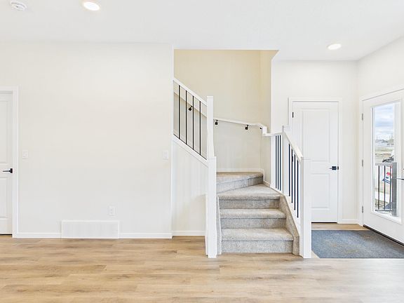 3rd image of 1094 McLeod Ave