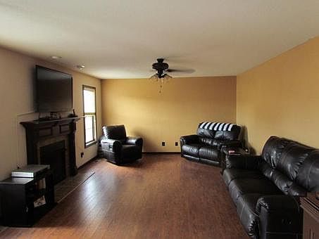3rd image of 1240 Chinook Dr