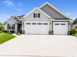 4198 Oak Ridge Cir, De Pere, WI 54115