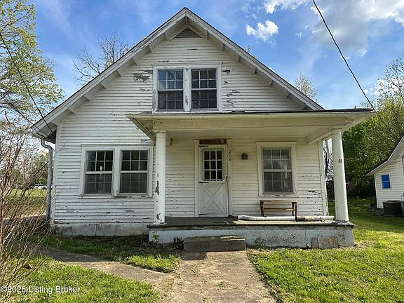 3rd image of 206 E 2nd St