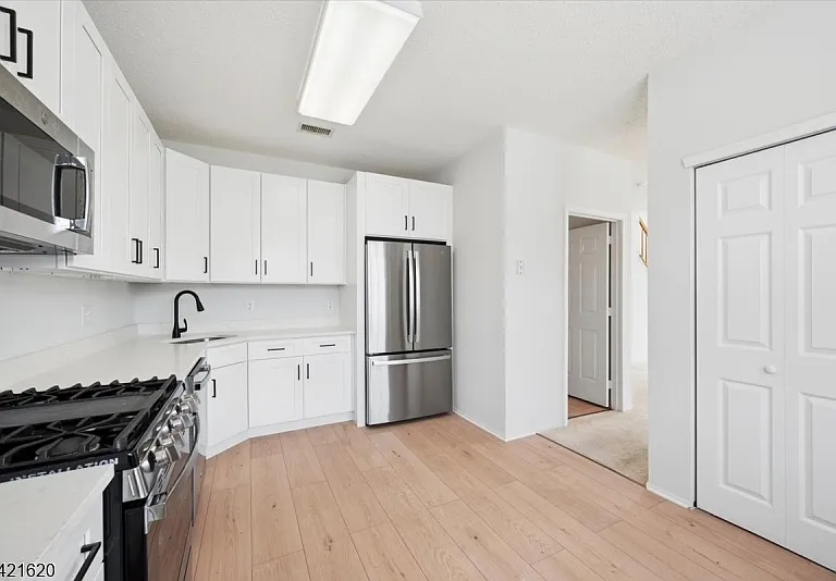 82 Hancock Dr — Photo 22