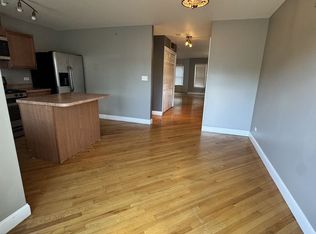 647 E 41st St, Chicago, IL 60653