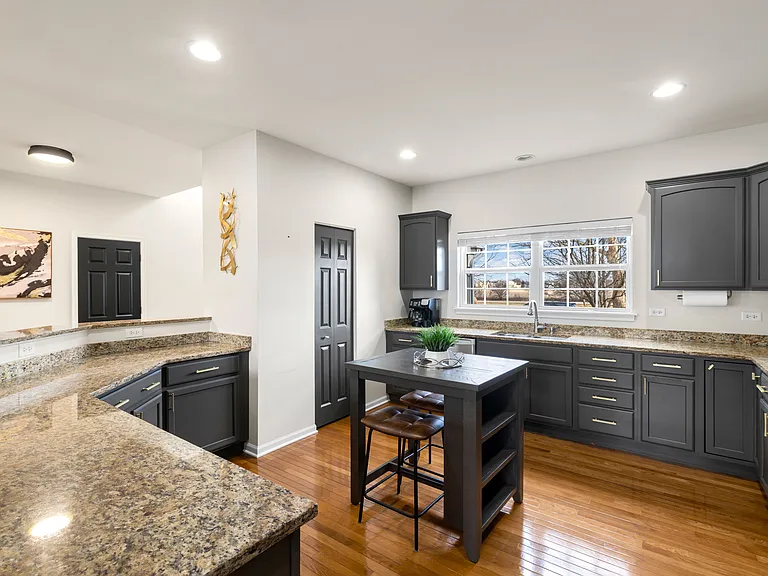 260 Longview Dr — Photo 17