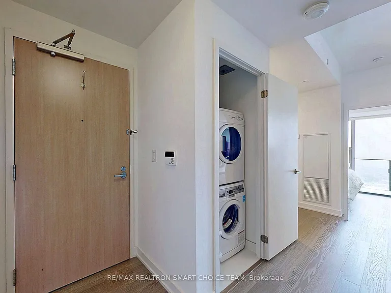 11 Wellesley St W #2506 — Photo 3