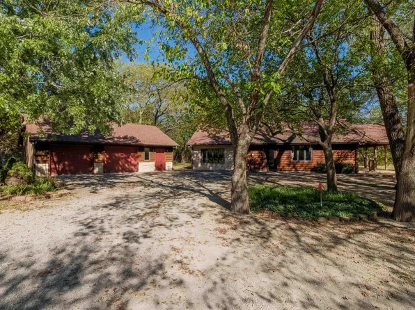 3809 SE 45th St, Berryton, KS 66409