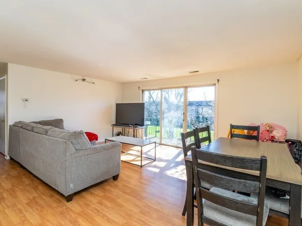 100 Oak Ln APT 12, Brockton, MA 02301
