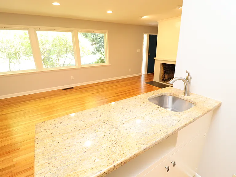 1009 Dogwood Ln — Photo 7