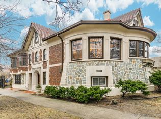 2246 W Greenleaf Ave, Chicago, IL 60645