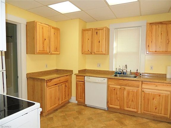 2nd image of 118 E Crain Ave