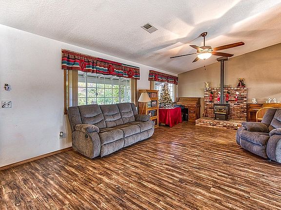 3rd image of 18597 Clydesdale Dr