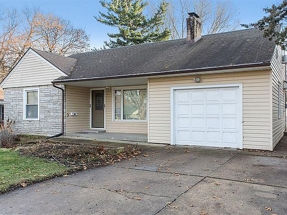 3rd image of 1121 27th St NE