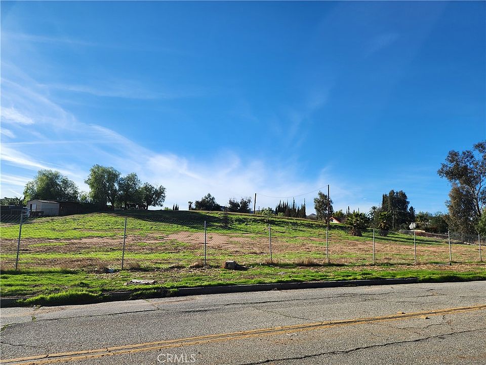 2nd image of 4998 Bushnell Ave #25