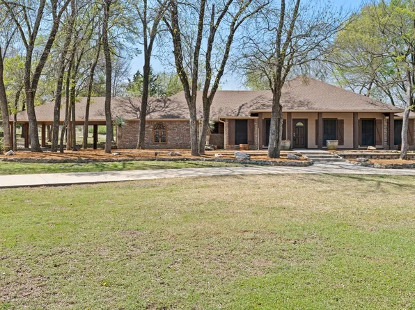 1046 E Woodridge Rd, Waxahachie, TX 75165