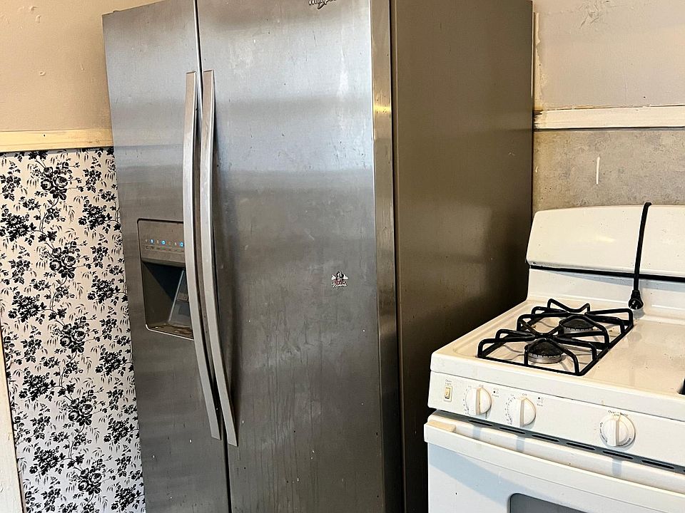 Refrigerator/Freezer; Gas Stove included