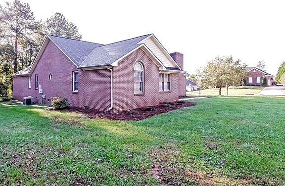 5th image of 1924 Chesterfield Dr