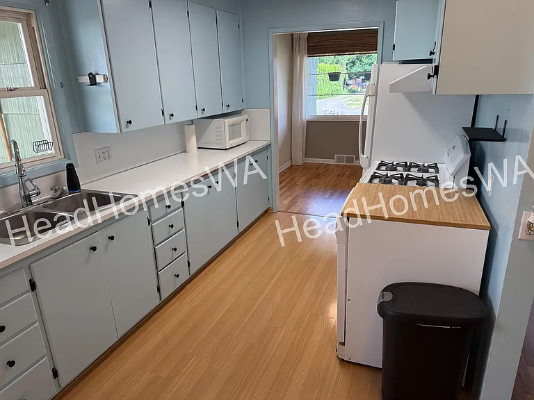 603 Turner St NE — Photo 5
