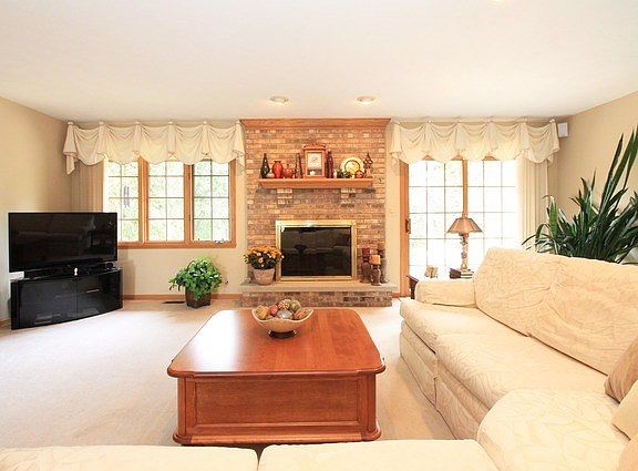 3rd image of 1208 Lynnfield Ln