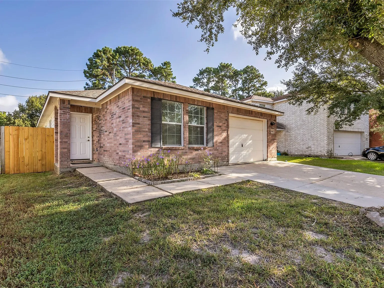 3 bed, 2.0 bath, 1390 sqft, $1,800 — Photo 2