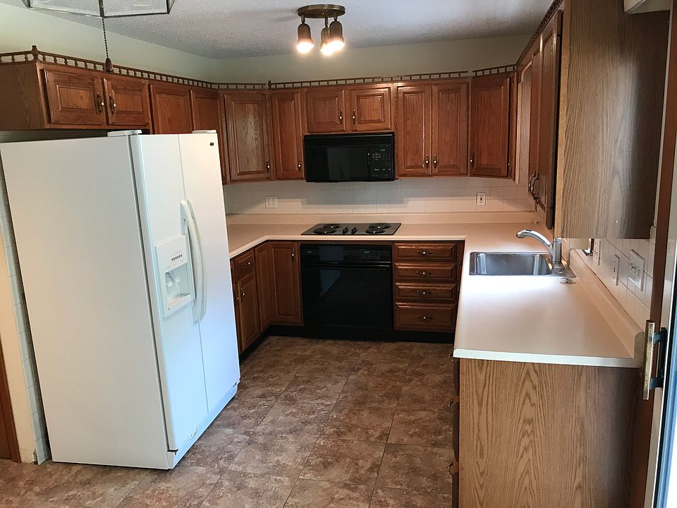 Good Cabinet & Counter Space