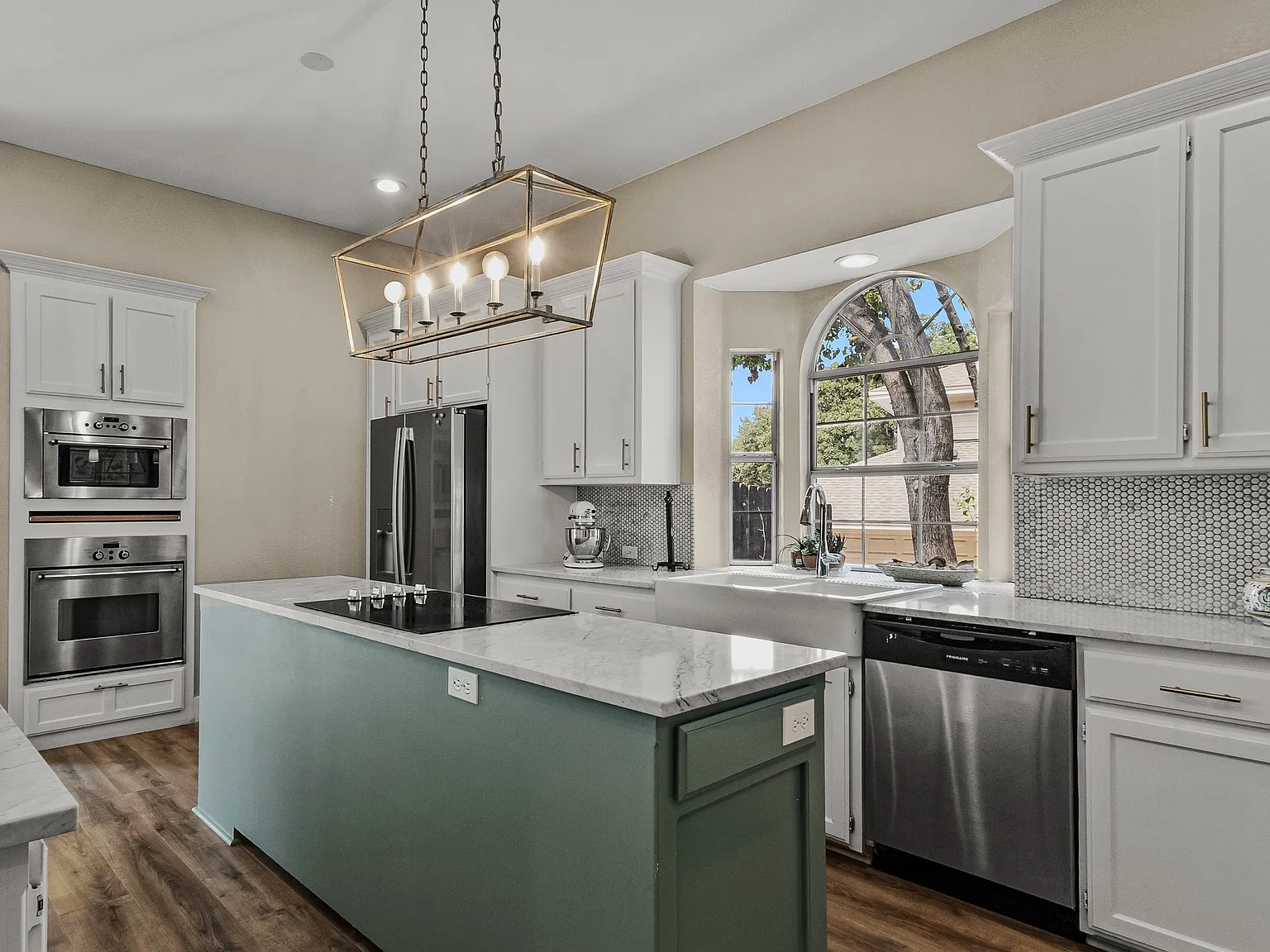 3 bed, 2081 sqft, $4,850 — Photo 4