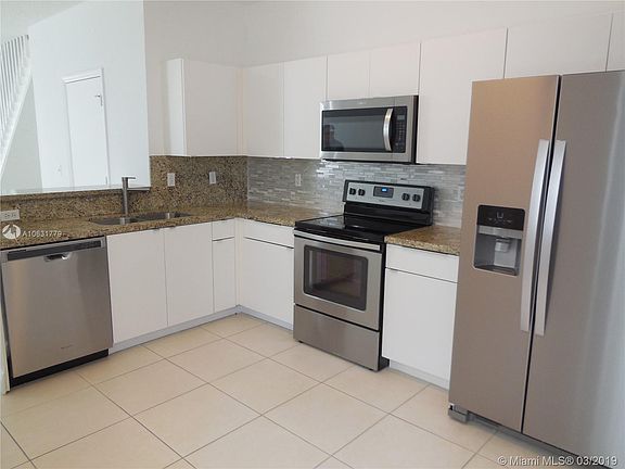 3rd image of 2090 Madeira Dr