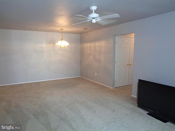 5th image of 204 Chaucer Ln #204-D