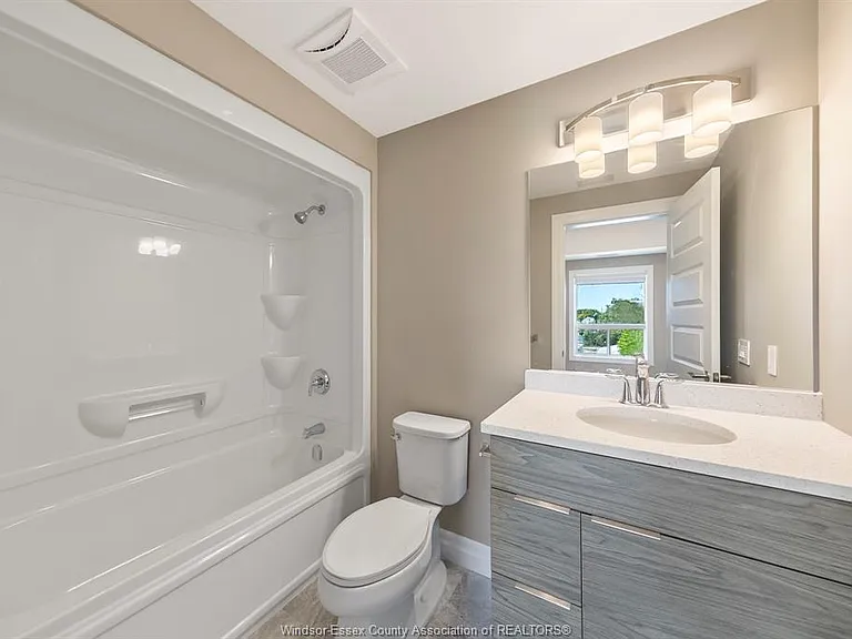 955 Ouellette Ave #401 — Photo 5