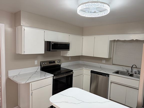 3rd image of 1500 Avenue E NE