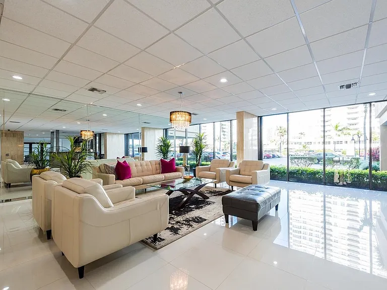 2049 S Ocean Dr #2 — Photo 3