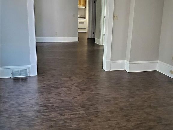 4th image of 2129 Althen Ave