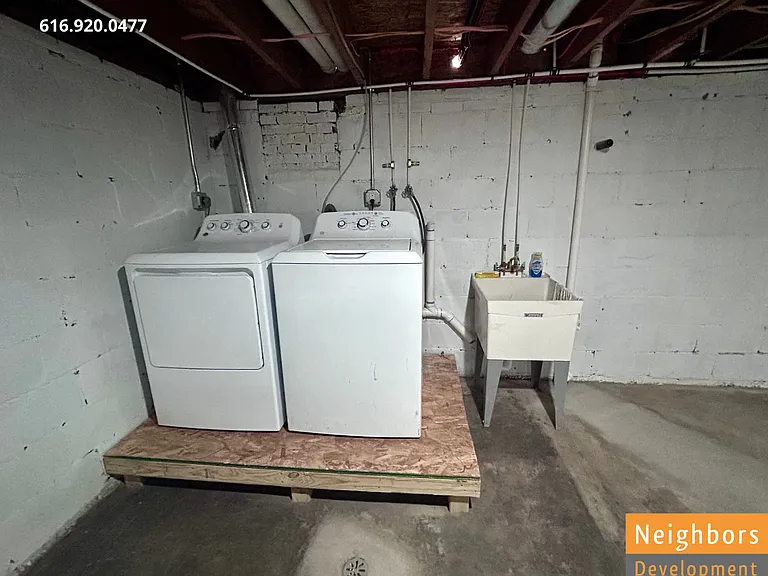 2390 Crestview Dr SW — Photo 25