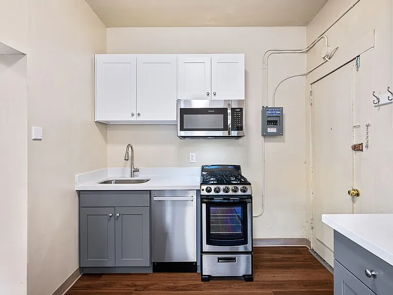 Abbey Park Apartments — Photo 11