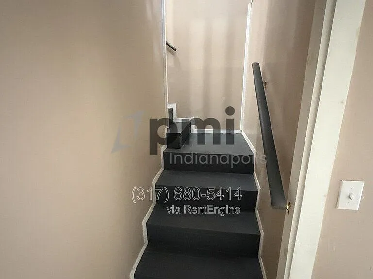 1023 E 8th St #3 — Photo 28
